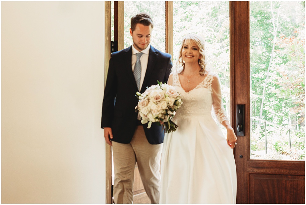 flowery branch wedding photographer takes pictures of the wedding ceremony at Juliette Chapel, a wedding venue in Dahlonega, Ga, hidden wooded wedding venue 