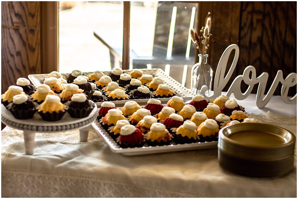 wedding details and food for a wedding at sterling on the lake in flowery branch ga 